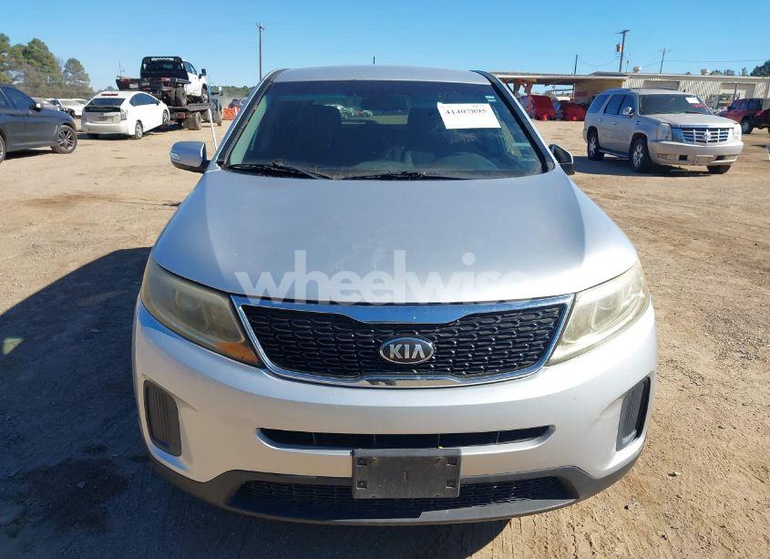 Photo 6 of 2015 Kia Sorento LX (VIN 5XYKT3A63FG595644)