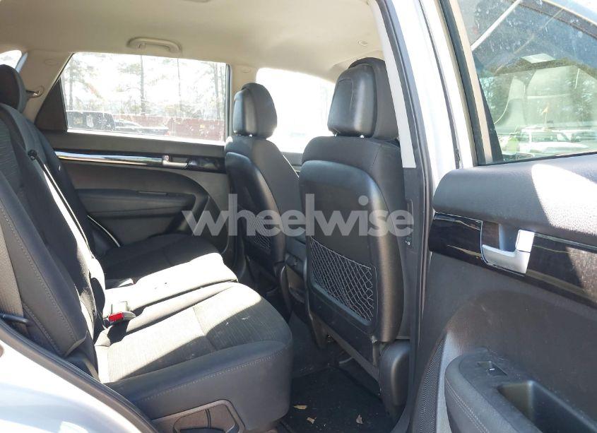 Photo 8 of 2015 Kia Sorento LX (VIN 5XYKT3A63FG595644)