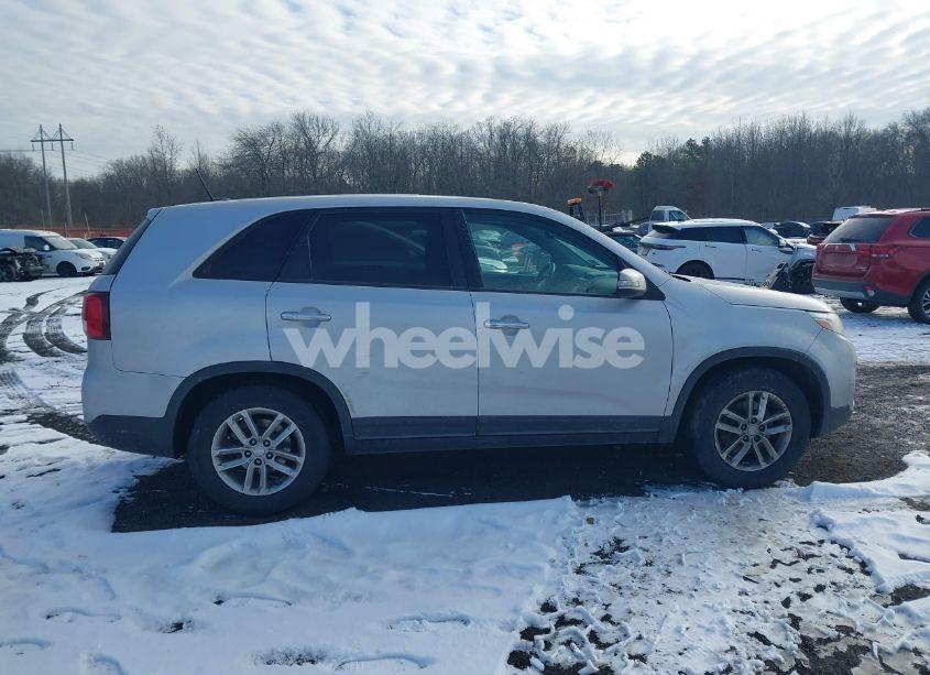 Photo 13 of 2015 Kia Sorento LX (VIN 5XYKT3A63FG602141)