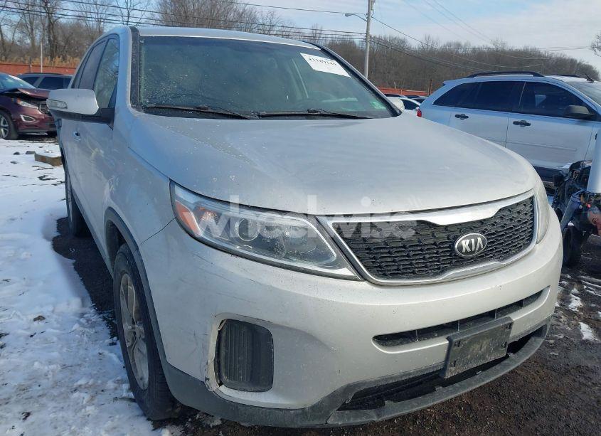 Photo 6 of 2015 Kia Sorento LX (VIN 5XYKT3A63FG602141)