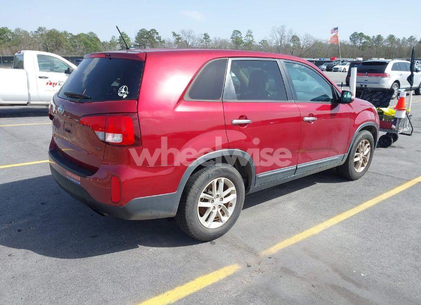 Photo 4 of 2015 Kia Sorento LX (VIN 5XYKT3A63FG602267)