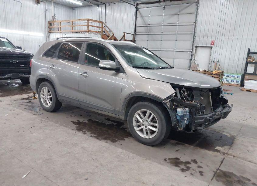 2015 Kia Sorento LX (VIN 5XYKT3A63FG620171) main photo