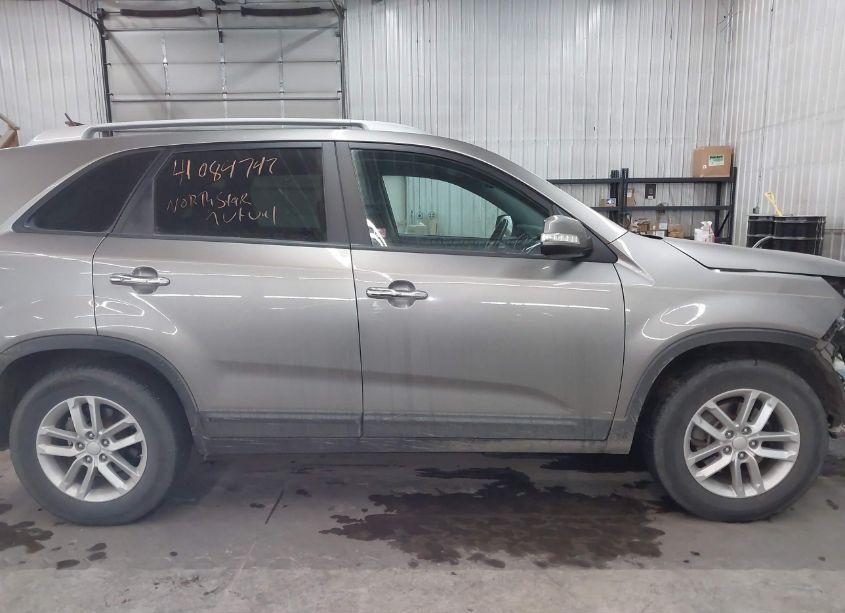 Photo 13 of 2015 Kia Sorento LX (VIN 5XYKT3A63FG620171)