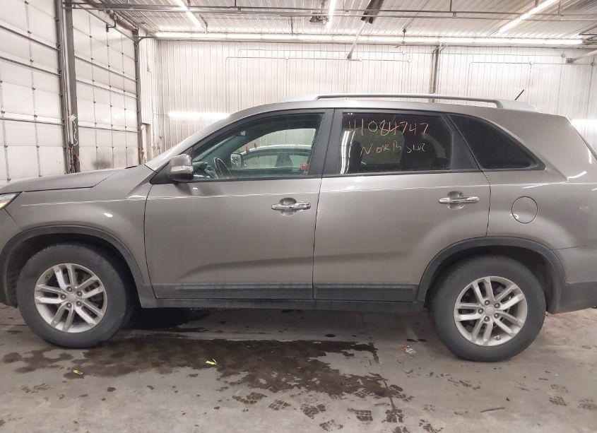 Photo 14 of 2015 Kia Sorento LX (VIN 5XYKT3A63FG620171)