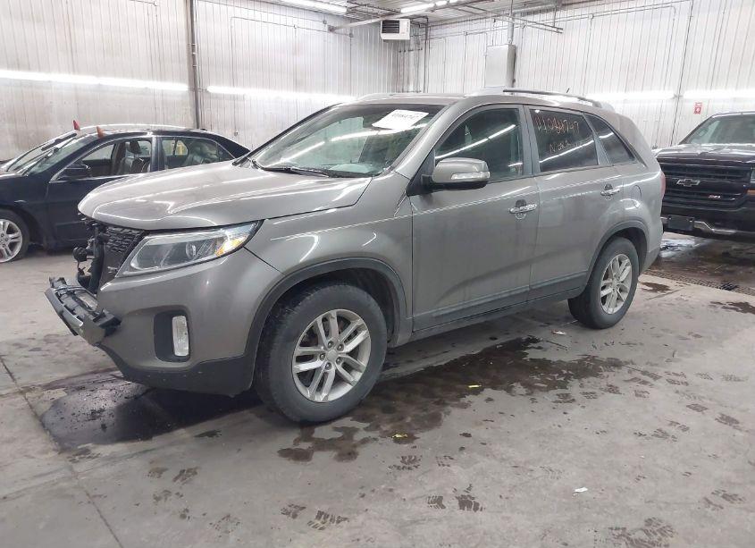 Photo 2 of 2015 Kia Sorento LX (VIN 5XYKT3A63FG620171)