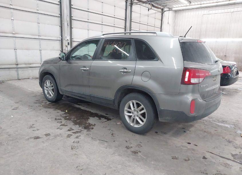 Photo 3 of 2015 Kia Sorento LX (VIN 5XYKT3A63FG620171)