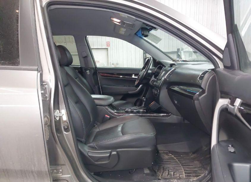 Photo 5 of 2015 Kia Sorento LX (VIN 5XYKT3A63FG620171)