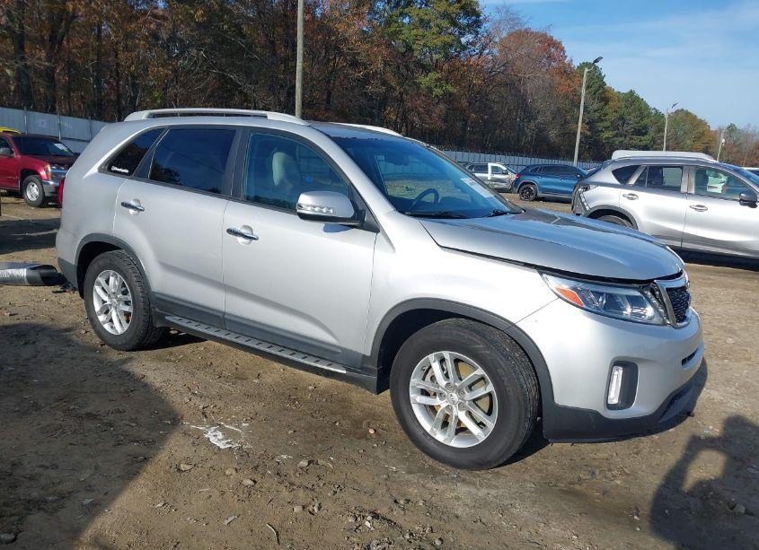 2015 Kia Sorento LX (VIN 5XYKT3A63FG630201) main photo