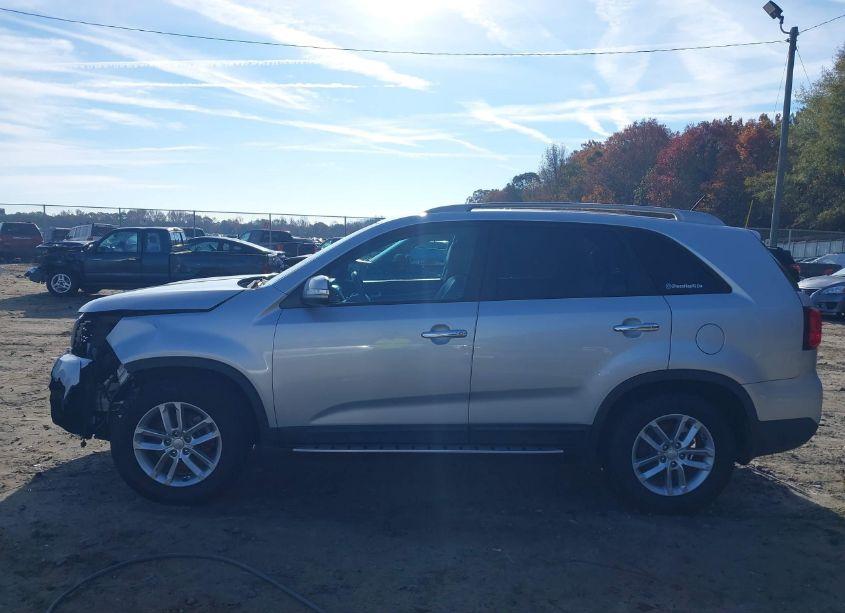 Photo 15 of 2015 Kia Sorento LX (VIN 5XYKT3A63FG630201)