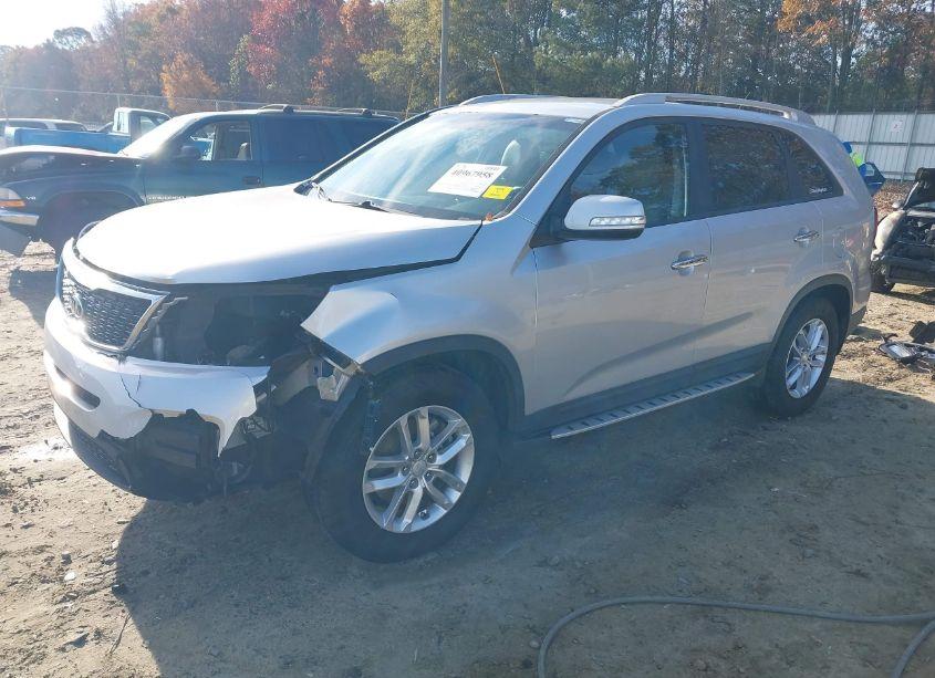 Photo 2 of 2015 Kia Sorento LX (VIN 5XYKT3A63FG630201)