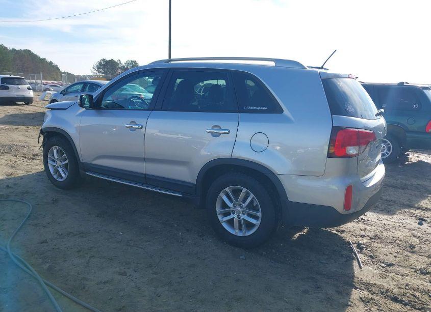 Photo 3 of 2015 Kia Sorento LX (VIN 5XYKT3A63FG630201)