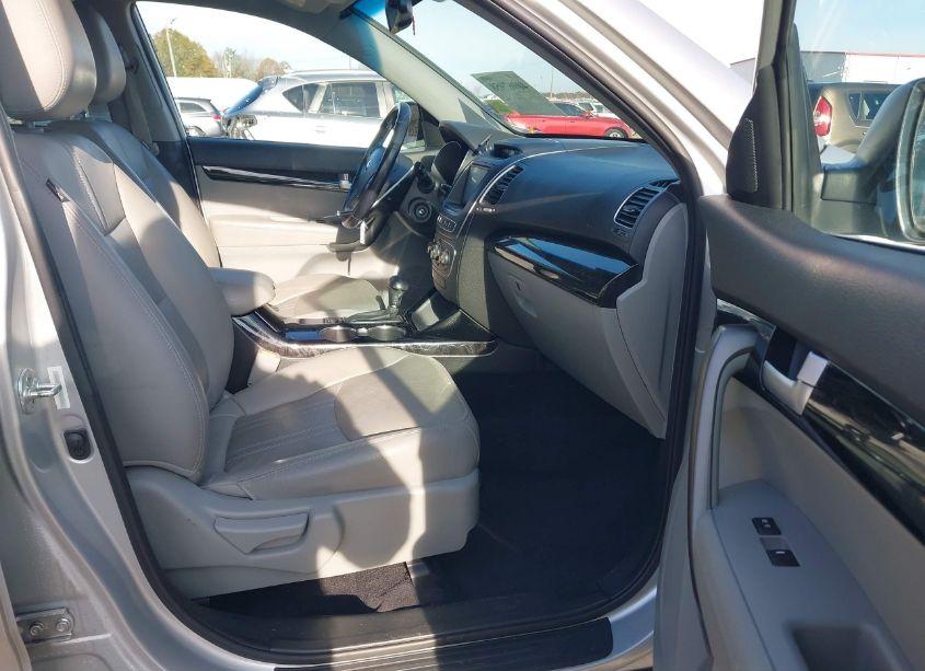 Photo 5 of 2015 Kia Sorento LX (VIN 5XYKT3A63FG630201)