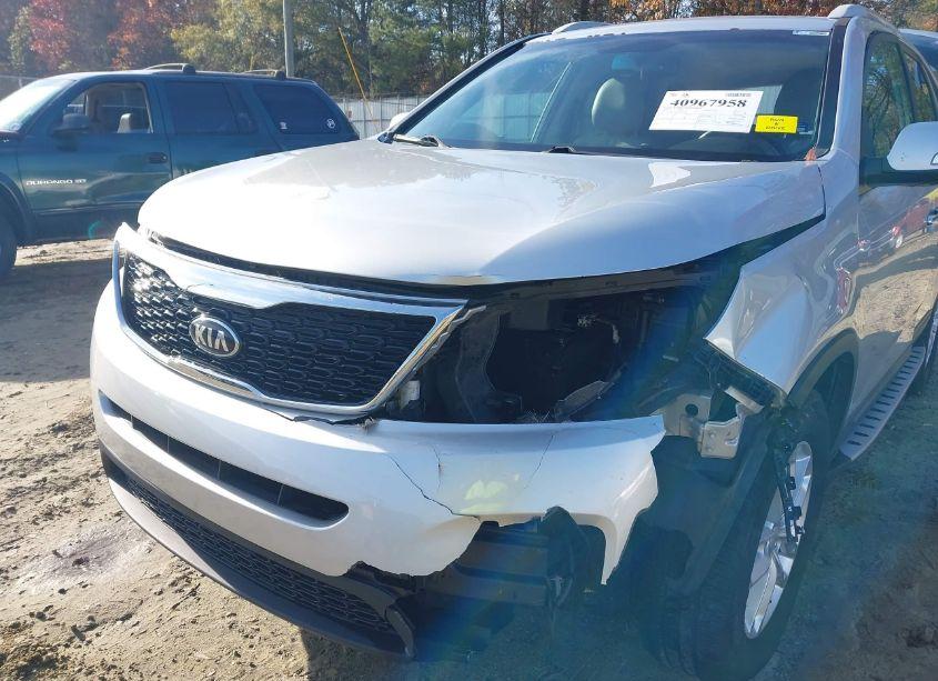 Photo 6 of 2015 Kia Sorento LX (VIN 5XYKT3A63FG630201)