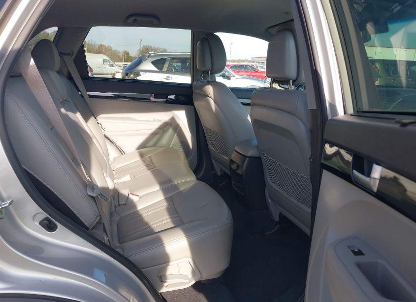 Photo 8 of 2015 Kia Sorento LX (VIN 5XYKT3A63FG630201)