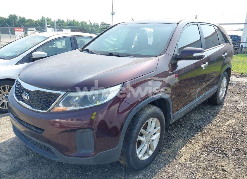 Photo 2 of 2015 Kia Sorento LX (VIN 5XYKT3A63FG630635)