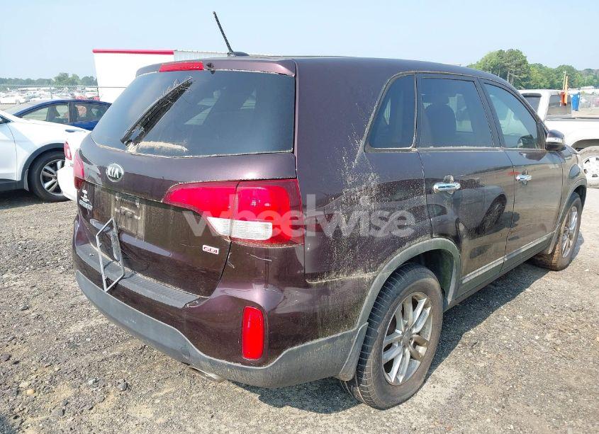 Photo 4 of 2015 Kia Sorento LX (VIN 5XYKT3A63FG630635)