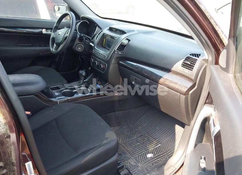 Photo 5 of 2015 Kia Sorento LX (VIN 5XYKT3A63FG630635)