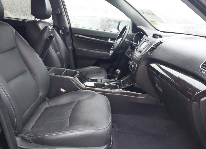 Photo 5 of 2015 Kia Sorento LX (VIN 5XYKT3A63FG634894)