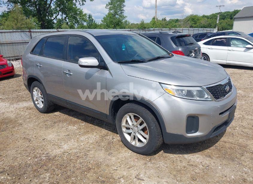 2015 Kia Sorento LX (VIN 5XYKT3A63FG661836) main photo