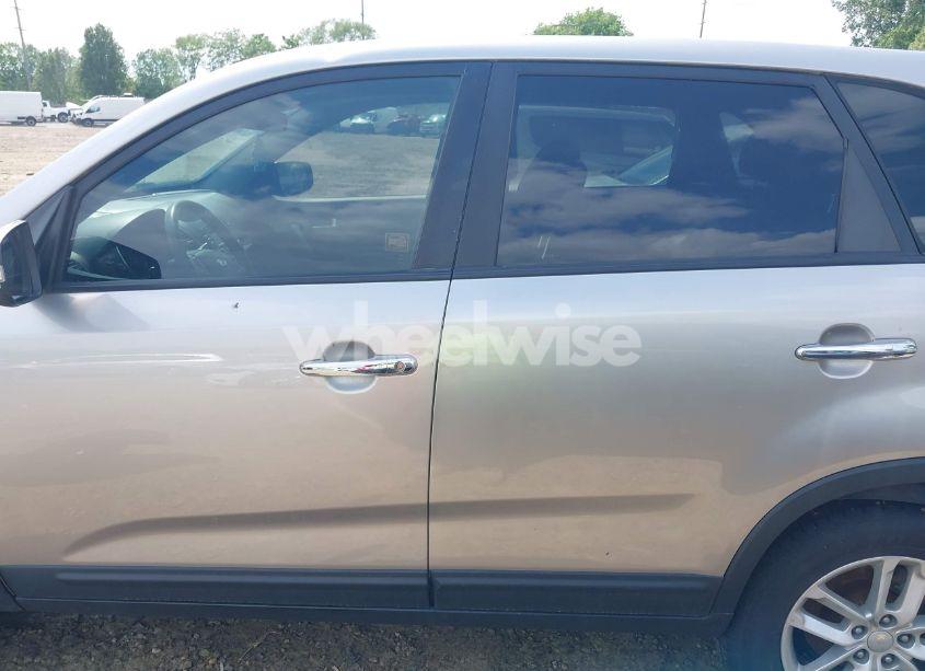 Photo 14 of 2015 Kia Sorento LX (VIN 5XYKT3A63FG661836)