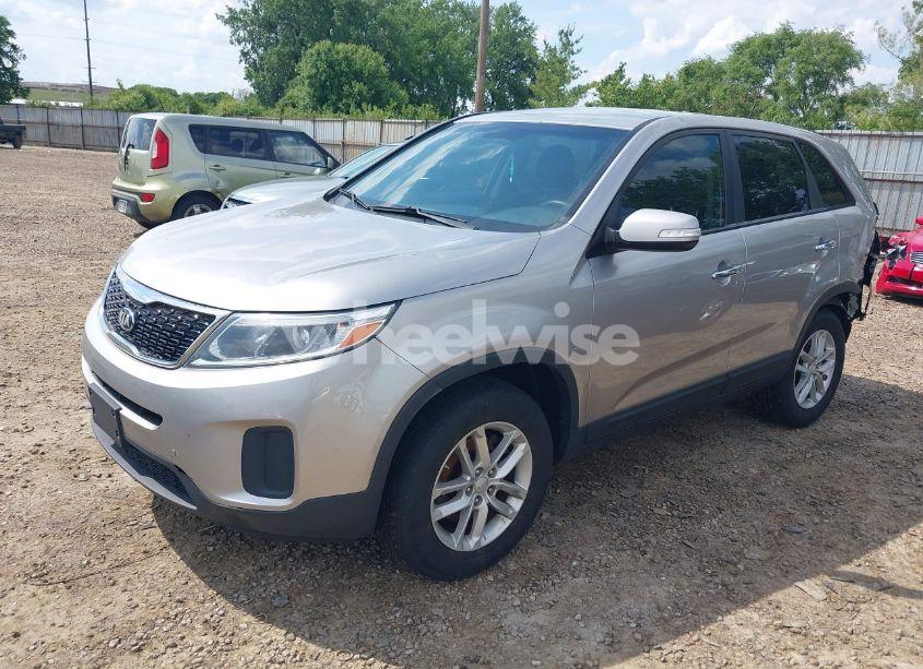 Photo 2 of 2015 Kia Sorento LX (VIN 5XYKT3A63FG661836)