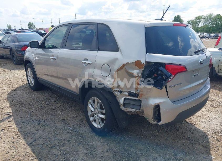 Photo 3 of 2015 Kia Sorento LX (VIN 5XYKT3A63FG661836)
