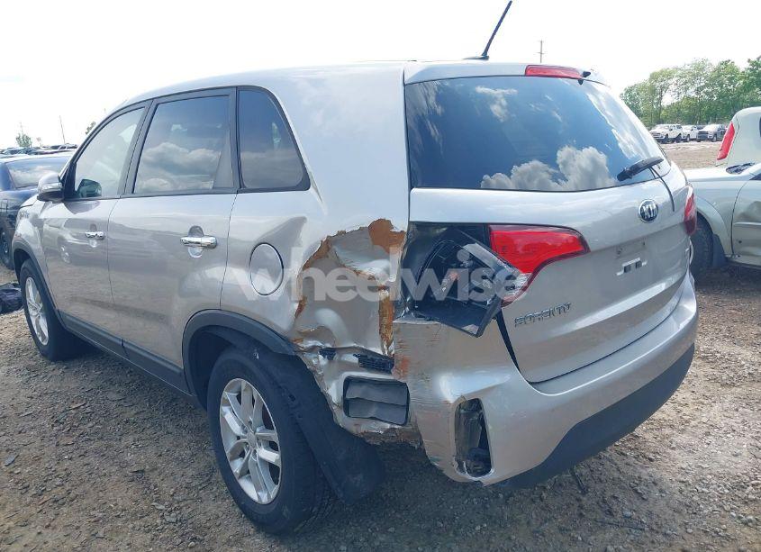 Photo 6 of 2015 Kia Sorento LX (VIN 5XYKT3A63FG661836)