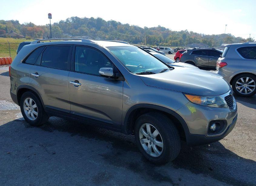 2012 Kia Sorento LX (VIN 5XYKT3A64CG213309) main photo