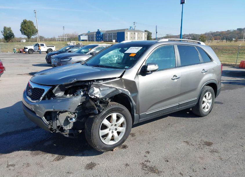 Photo 2 of 2012 Kia Sorento LX (VIN 5XYKT3A64CG213309)