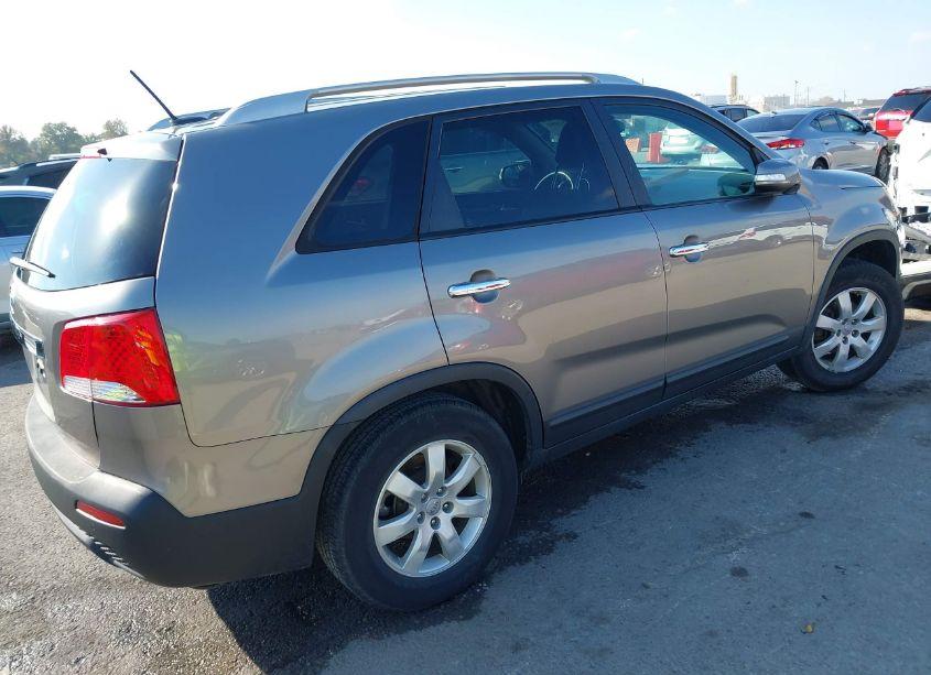 Photo 4 of 2012 Kia Sorento LX (VIN 5XYKT3A64CG213309)