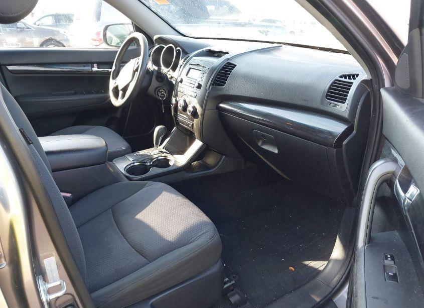 Photo 5 of 2012 Kia Sorento LX (VIN 5XYKT3A64CG213309)