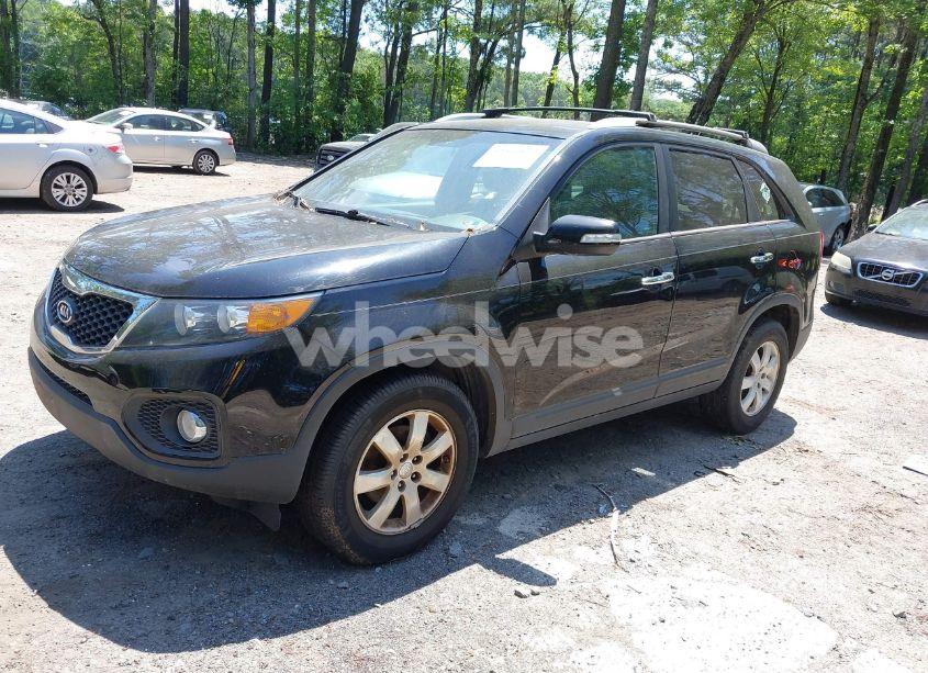 Photo 2 of 2012 Kia Sorento LX (VIN 5XYKT3A64CG298779)