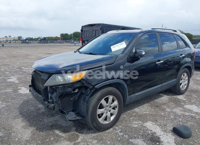 Photo 2 of 2012 Kia Sorento LX (VIN 5XYKT3A64CG305925)