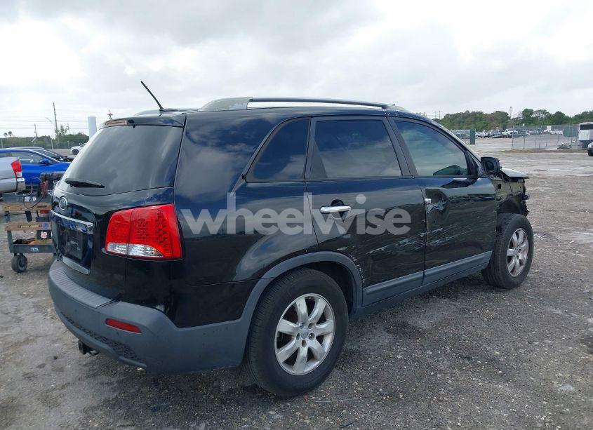 Photo 4 of 2012 Kia Sorento LX (VIN 5XYKT3A64CG305925)