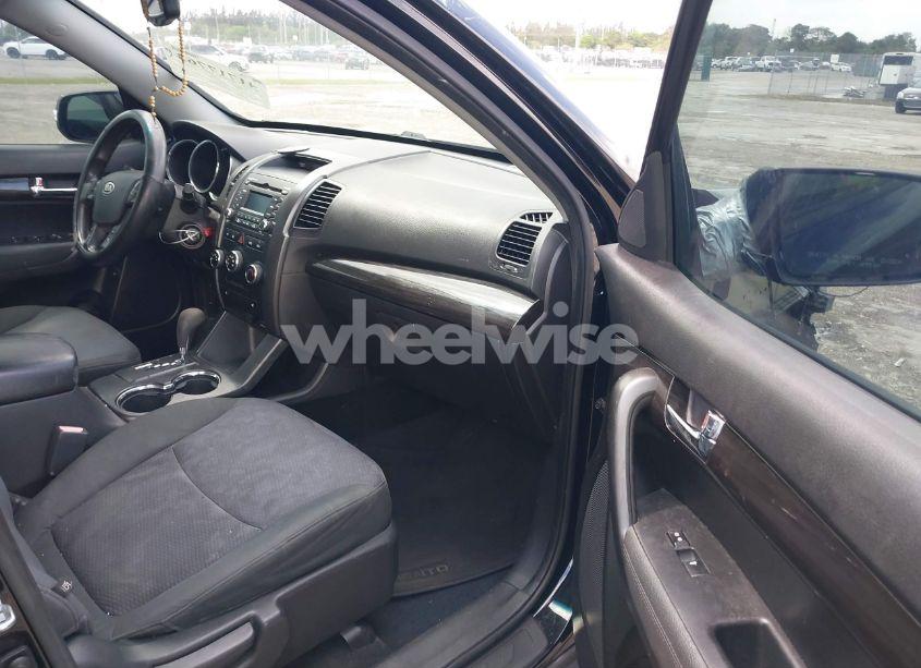 Photo 5 of 2012 Kia Sorento LX (VIN 5XYKT3A64CG305925)