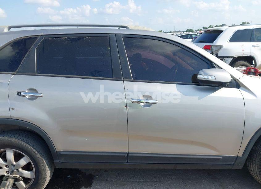 Photo 13 of 2012 Kia Sorento LX (VIN 5XYKT3A64CG306170)