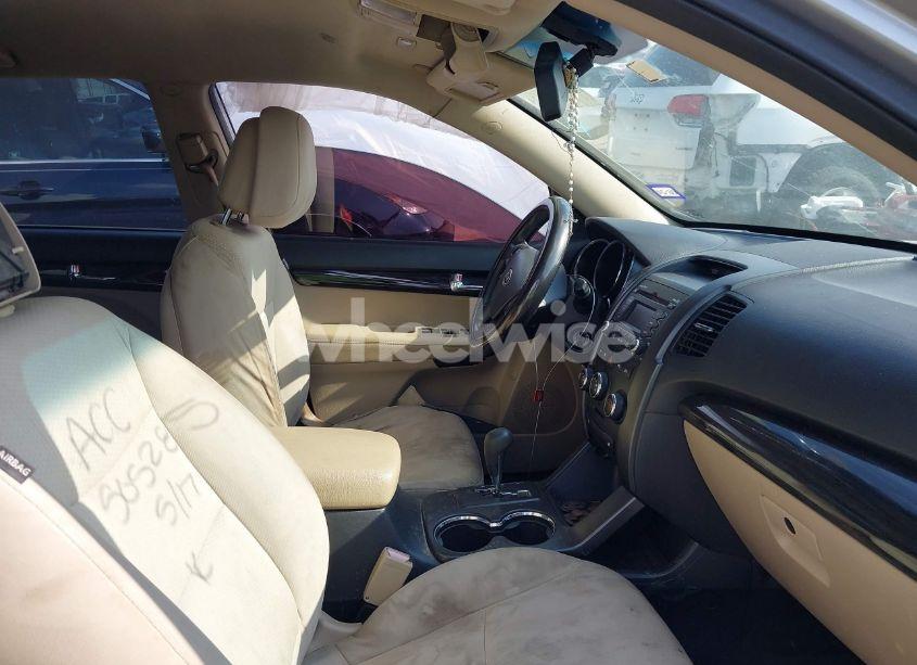 Photo 5 of 2012 Kia Sorento LX (VIN 5XYKT3A64CG306170)