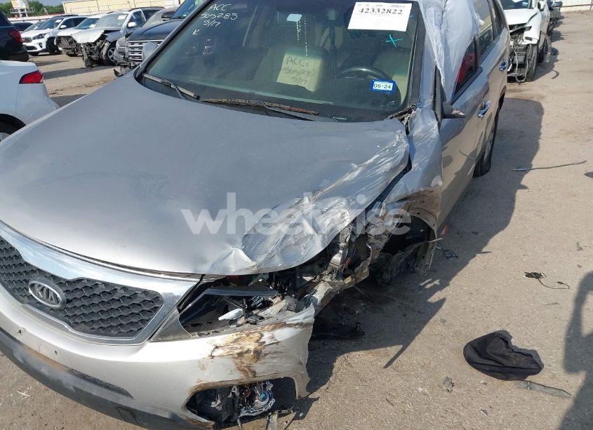 Photo 6 of 2012 Kia Sorento LX (VIN 5XYKT3A64CG306170)