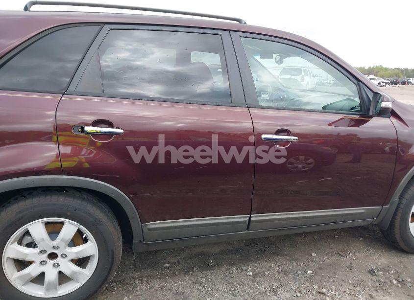 Photo 13 of 2013 Kia Sorento LX (VIN 5XYKT3A64DG341941)