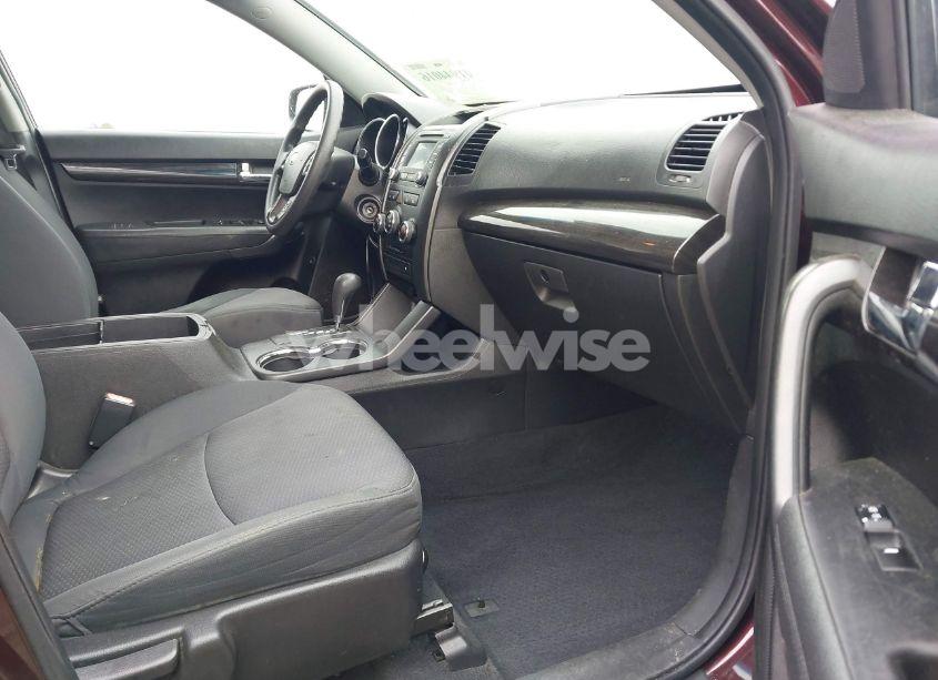 Photo 5 of 2013 Kia Sorento LX (VIN 5XYKT3A64DG341941)