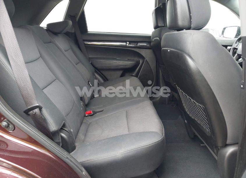 Photo 8 of 2013 Kia Sorento LX (VIN 5XYKT3A64DG341941)