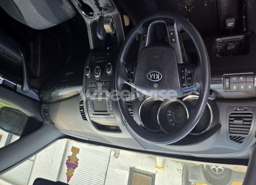 Photo 10 of 2013 Kia Sorento LX (VIN 5XYKT3A64DG362692)