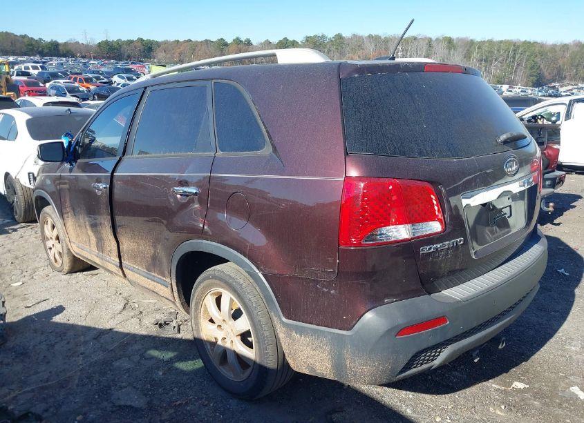 Photo 3 of 2013 Kia Sorento LX (VIN 5XYKT3A64DG381436)