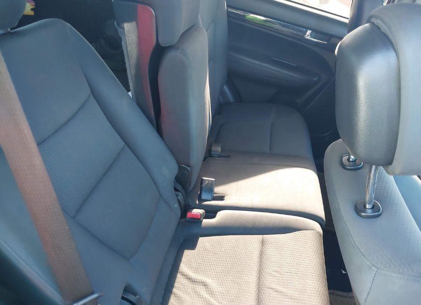 Photo 8 of 2013 Kia Sorento LX (VIN 5XYKT3A64DG381436)