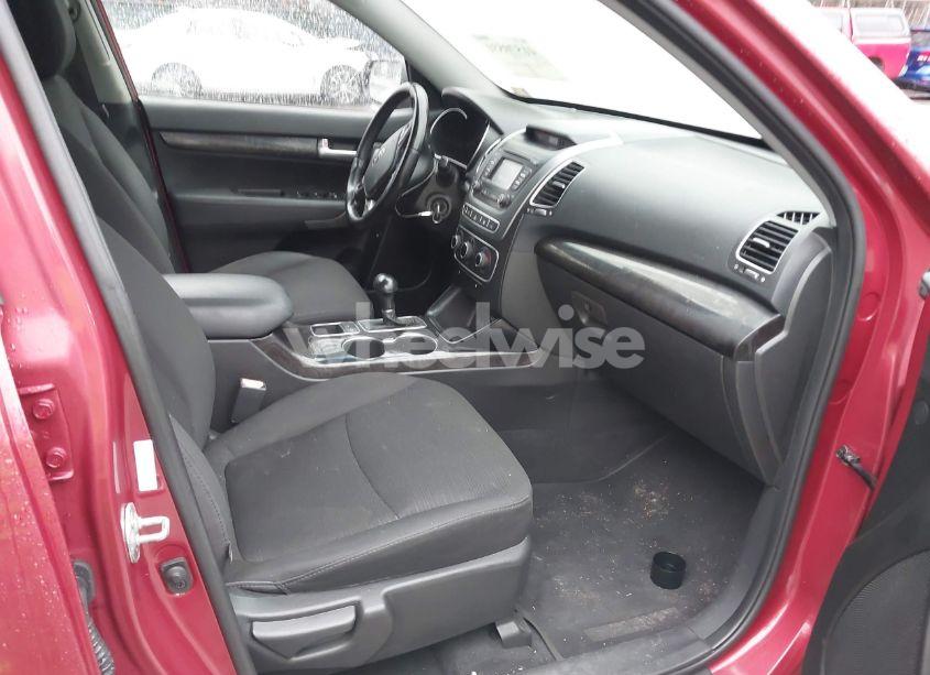 Photo 5 of 2014 Kia Sorento LX (VIN 5XYKT3A64EG445380)