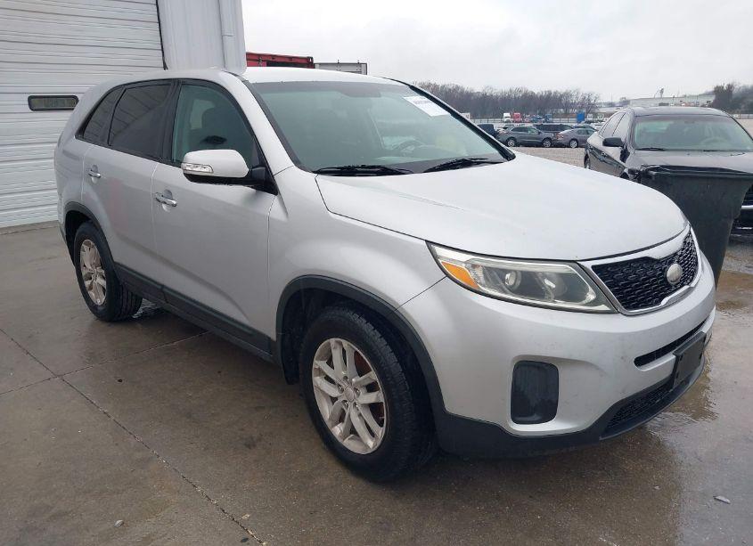 2014 Kia Sorento LX (VIN 5XYKT3A64EG448330) main photo
