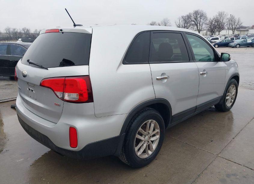 Photo 4 of 2014 Kia Sorento LX (VIN 5XYKT3A64EG448330)