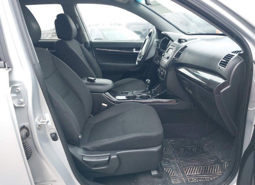 Photo 5 of 2014 Kia Sorento LX (VIN 5XYKT3A64EG448330)