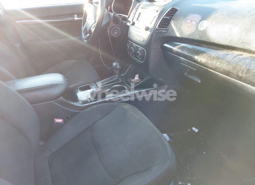 Photo 5 of 2014 Kia Sorento LX (VIN 5XYKT3A64EG459182)