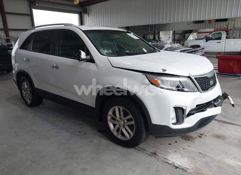 2014 Kia Sorento LX (VIN 5XYKT3A64EG485541) main photo